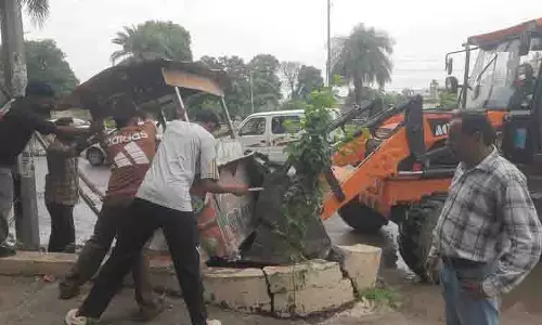 Amritsar: शहर की सड़कों पर अतिक्रमण का बोलबाला, निवासियों ने शून्य सहनशीलता की मांग की Amritsar: शहर की सड़कों पर अतिक्रमण का बोलबाला, निवासियों ने शून्य सहनशीलता की मांग की