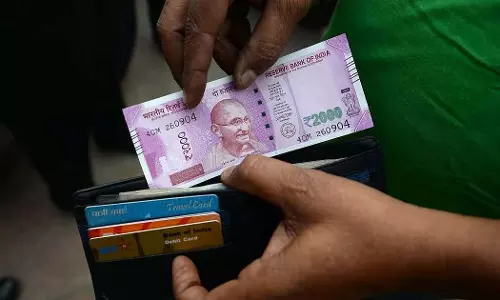10.20 लाख की रिश्वत लेते हुए सीमा शुल्क अधीक्षक रंगे हाथों गिरफ्तार