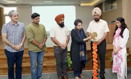 Amritsar: कैमरे की रौनक, बच्चों को विरासत फिल्मों का निर्देशक बनाते हुए