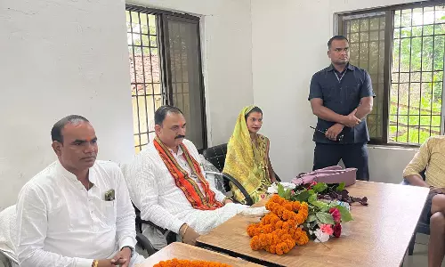 स्वास्थ्य मंत्री श्याम बिहारी जायसवाल ने सिघत गांव में चौपाल लगाकर किया जनसंवाद स्वास्थ्य मंत्री श्याम बिहारी जायसवाल ने सिघत गांव में चौपाल लगाकर किया जनसंवाद