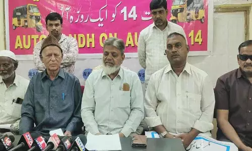ऑटो चालकों की आत्महत्याएं सरकारी हत्याएं ऑटो चालकों की आत्महत्याएं सरकारी हत्याएं