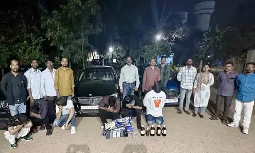 चेवेल्ला फार्महाउस में छह आईटी कर्मचारी गिरफ्तार