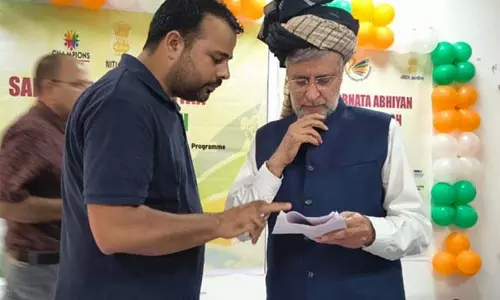 Imran ने सांसद से मुलाकात की, थन्ना रोड पर घटिया काम का आरोप लगाया Imran ने सांसद से मुलाकात की, थन्ना रोड पर घटिया काम का आरोप लगाया