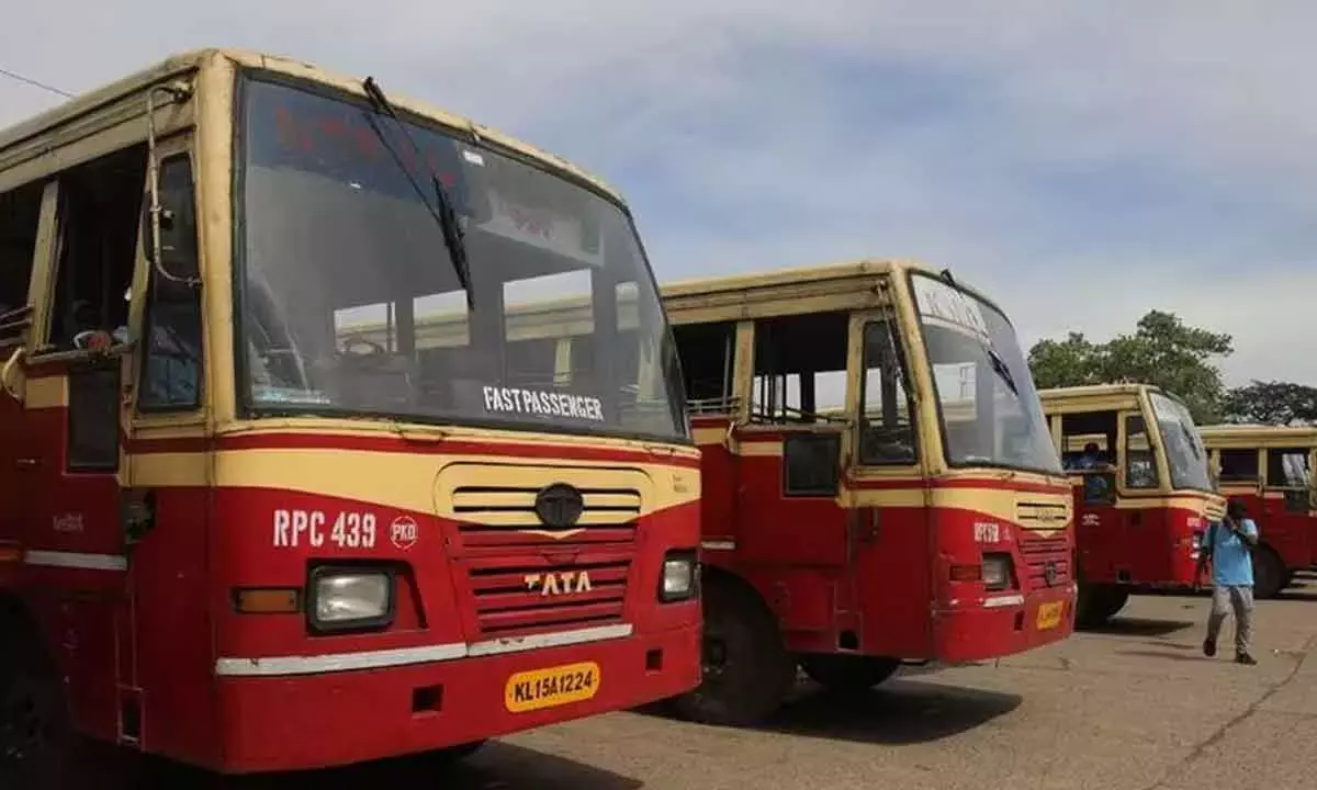 Karnataka: राज्य सरकार के कर्मचारी 5 अगस्त से अनिश्चितकालीन हड़ताल की योजना बना रहे हैं Karnataka: राज्य सरकार के कर्मचारी 5 अगस्त से अनिश्चितकालीन हड़ताल की योजना बना रहे हैं