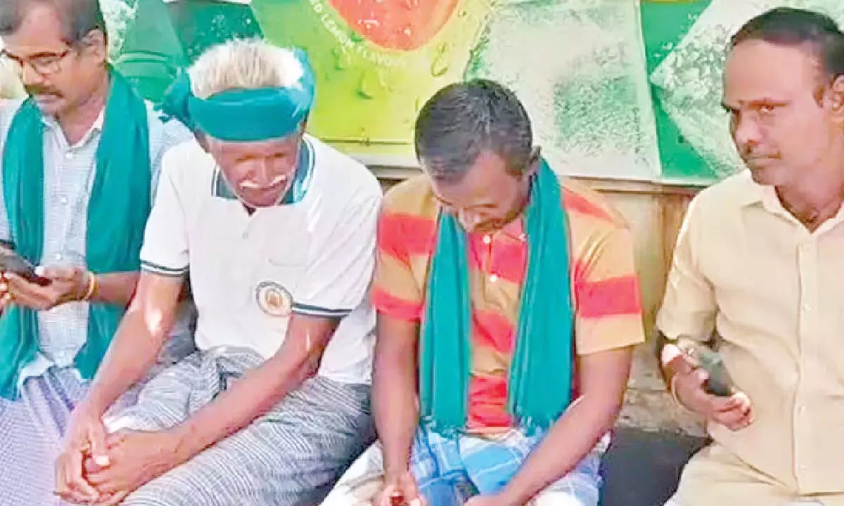 PM-किसान योजना के तहत भुगतान से राज्य के किसानों को ट्रैक्टरों के लिए डीजल खरीदने में मदद मिली PM-किसान योजना के तहत भुगतान से राज्य के किसानों को ट्रैक्टरों के लिए डीजल खरीदने में मदद मिली