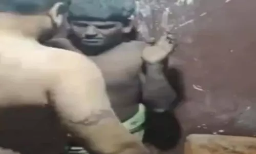 जगदलपुर में यूपी के ट्रक ड्राइवर से बर्बरता, मारपीट कर मांगी फिरौती, आरोपियों पर FIR जगदलपुर में यूपी के ट्रक ड्राइवर से बर्बरता, मारपीट कर मांगी फिरौती, आरोपियों पर FIR