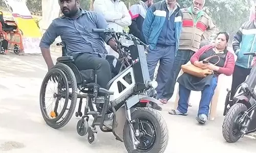 Himanta ने दोस्त अब्दुल की इच्छा पूरी की, बैटरी से चलने वाली व्हीलचेयर भेंट की