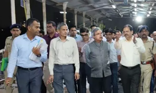 रेलवे बोर्ड प्रमुख ने 15 कोच वाली लोकल ट्रेन शुरू करने पर दिया जोर रेलवे बोर्ड प्रमुख ने 15 कोच वाली लोकल ट्रेन शुरू करने पर दिया जोर