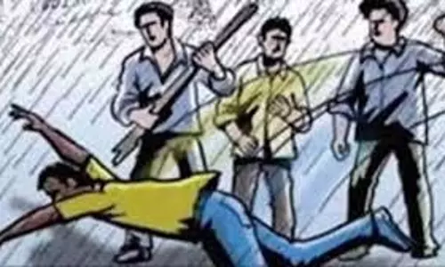 50 रुपये के विवाद में दुकानदार ने परिवार पर किया लाठी-डंडों से हमला 50 रुपये के विवाद में दुकानदार ने परिवार पर किया लाठी-डंडों से हमला