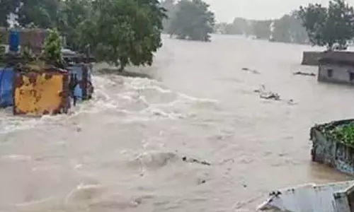गंगा नदी का जलस्तर खतरे के निशान से ऊपर, पटना के घाटों पर अलर्ट गंगा नदी का जलस्तर खतरे के निशान से ऊपर, पटना के घाटों पर अलर्ट