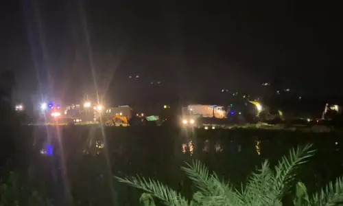 रायपुर में मुरूम की रातों-रात लूट! ट्रकों-JCB के साथ खुलेआम हो रहा खनन रायपुर में मुरूम की रातों-रात लूट! ट्रकों-JCB के साथ खुलेआम हो रहा खनन