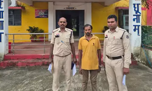 CG: बड़े भाई ने छोटे भाई को बेरहमी से मार डाला, गिरफ्तार CG: बड़े भाई ने छोटे भाई को बेरहमी से मार डाला, गिरफ्तार