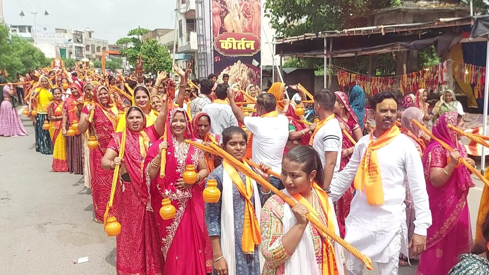 Har Har Mahadev के जयकारों के साथ तेली समाज की विशाल कांवड़ यात्रा संपन्न