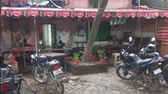 नायर अस्पताल के हॉस्टल की कैंटीन दो महीने से बंद, छात्र परेशान नायर अस्पताल के हॉस्टल की कैंटीन दो महीने से बंद, छात्र परेशान