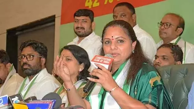 कविता ने अपने ऊपर हुए हालिया हमलों के लिए बड़े नेता को जिम्मेदार ठहराया, BRS में दरार बढ़ी कविता ने अपने ऊपर हुए हालिया हमलों के लिए बड़े नेता को जिम्मेदार ठहराया, BRS में दरार बढ़ी