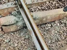 Jharkhand: नक्सलियों ने उड़ाया ट्रैक, बाधित रही रेल सेवा Jharkhand: नक्सलियों ने उड़ाया ट्रैक, बाधित रही रेल सेवा
