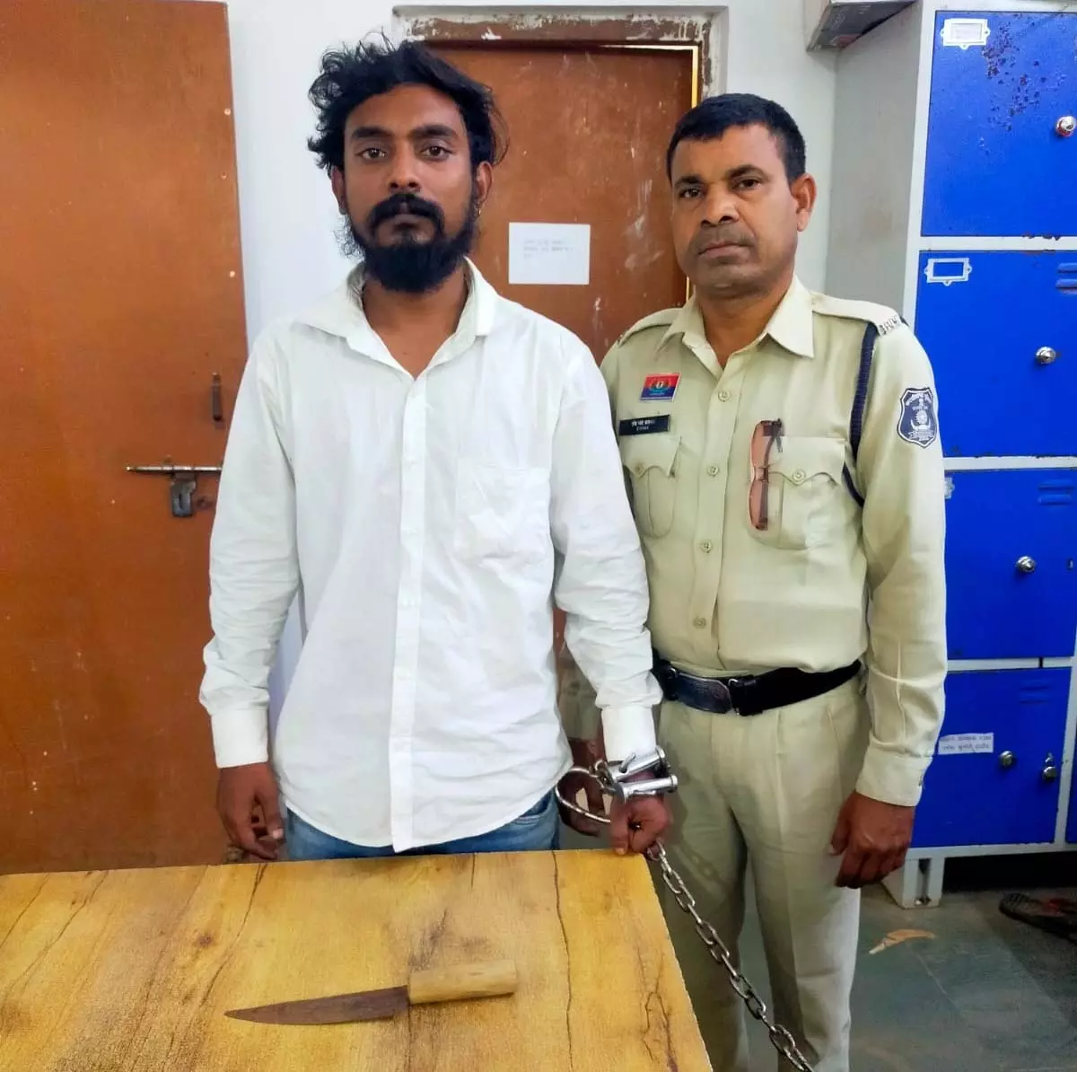 माना इलाके में लाला नाम का बदमाश गिरफ्तार माना इलाके में लाला नाम का बदमाश गिरफ्तार