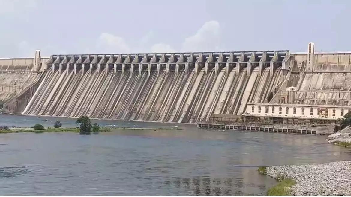 Telangana: नागार्जुनसागर के उद्घाटन के दौरान 3 किलोमीटर लंबा ट्रैफिक जाम Telangana: नागार्जुनसागर के उद्घाटन के दौरान 3 किलोमीटर लंबा ट्रैफिक जाम