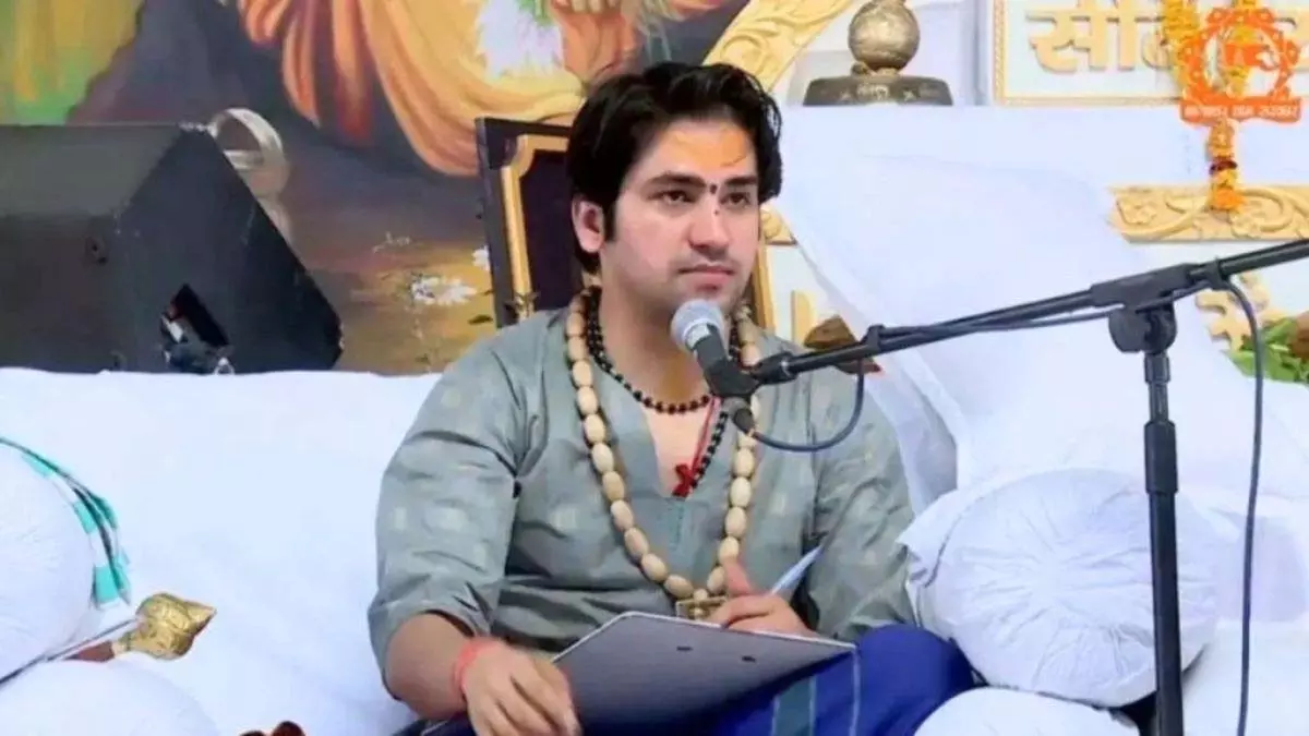 पंडित धीरेंद्र शास्त्री पर विवादित टिप्पणी करने वाले प्रोफेसर पर गिरी गाज, FIR दर्ज पंडित धीरेंद्र शास्त्री पर विवादित टिप्पणी करने वाले प्रोफेसर पर गिरी गाज, FIR दर्ज