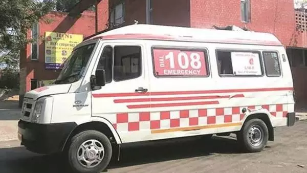 Kaushambi: 108 सेवा की लापरवाही ने छीनी एक ज़िंदगी Kaushambi: 108 सेवा की लापरवाही ने छीनी एक ज़िंदगी