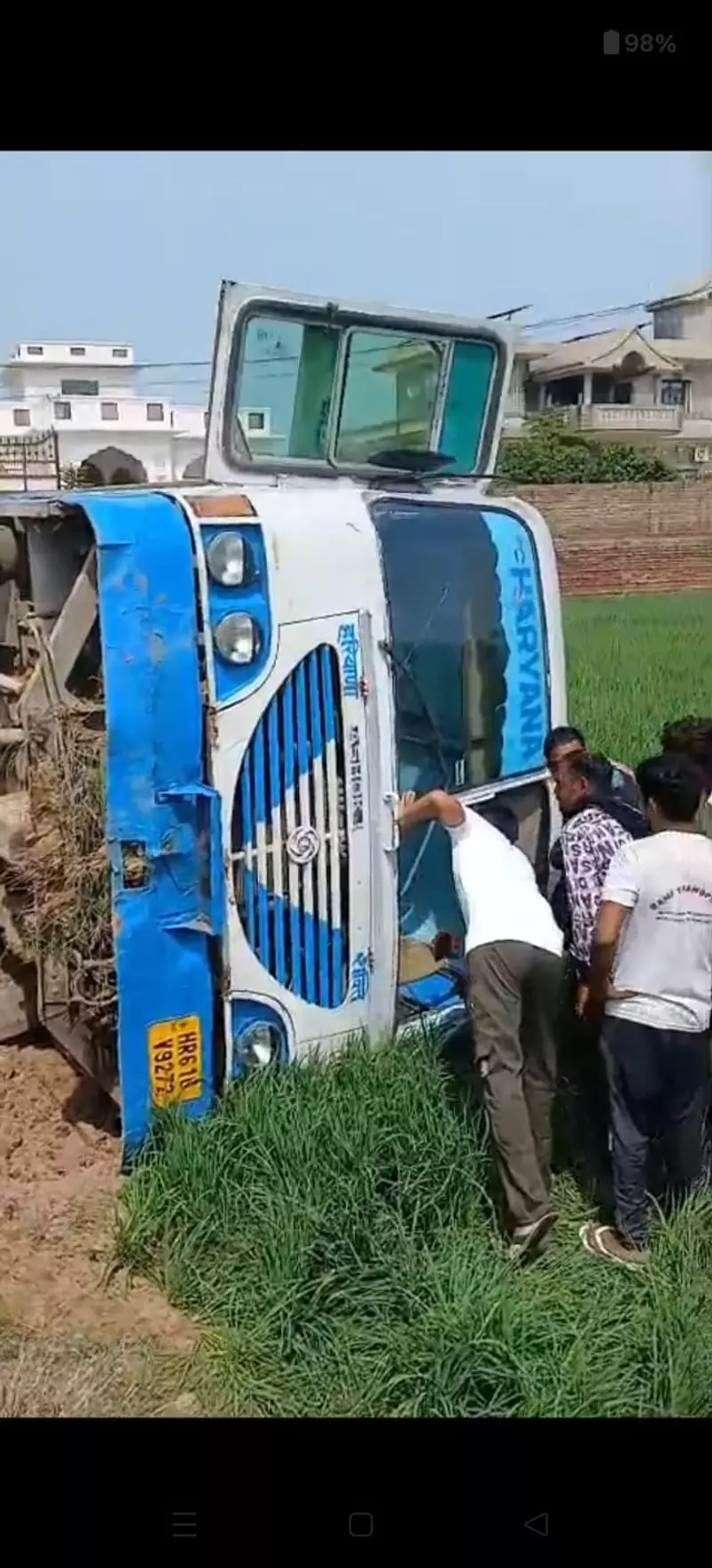 सिरसा जिले में हरियाणा रोडवेज की बस पलटने से यात्री घायल सिरसा जिले में हरियाणा रोडवेज की बस पलटने से यात्री घायल