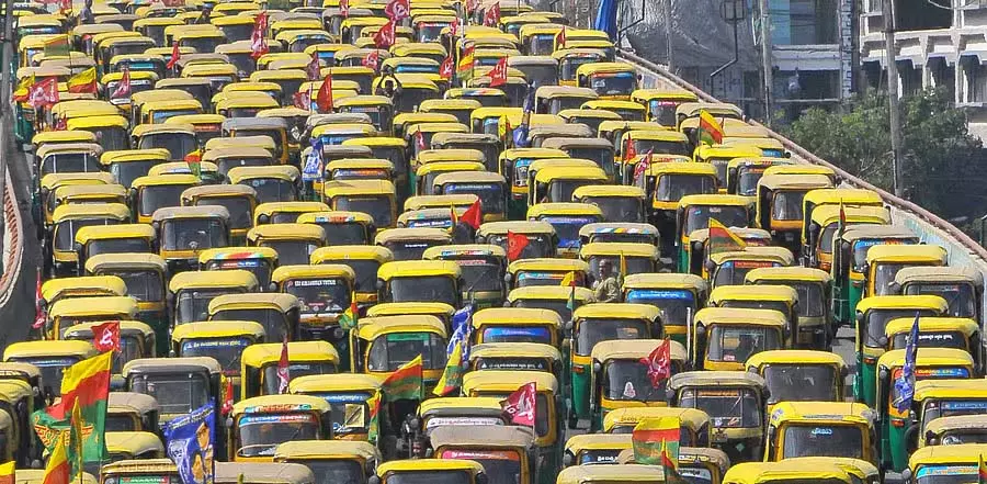 स्वचालित: मीटर द्वारा संचालित, न्यूनतम किराया फ़ाइल तक सीमित स्वचालित: मीटर द्वारा संचालित, न्यूनतम किराया फ़ाइल तक सीमित