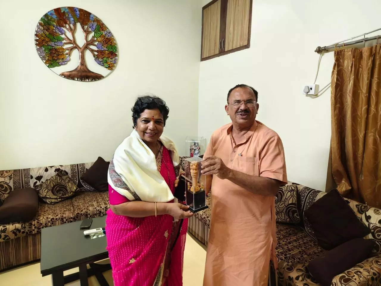 Ajmer: देवनानी और राहटकर के बीच महिला कल्याण को लेकर विचार-विमर्श Ajmer: देवनानी और राहटकर के बीच महिला कल्याण को लेकर विचार-विमर्श
