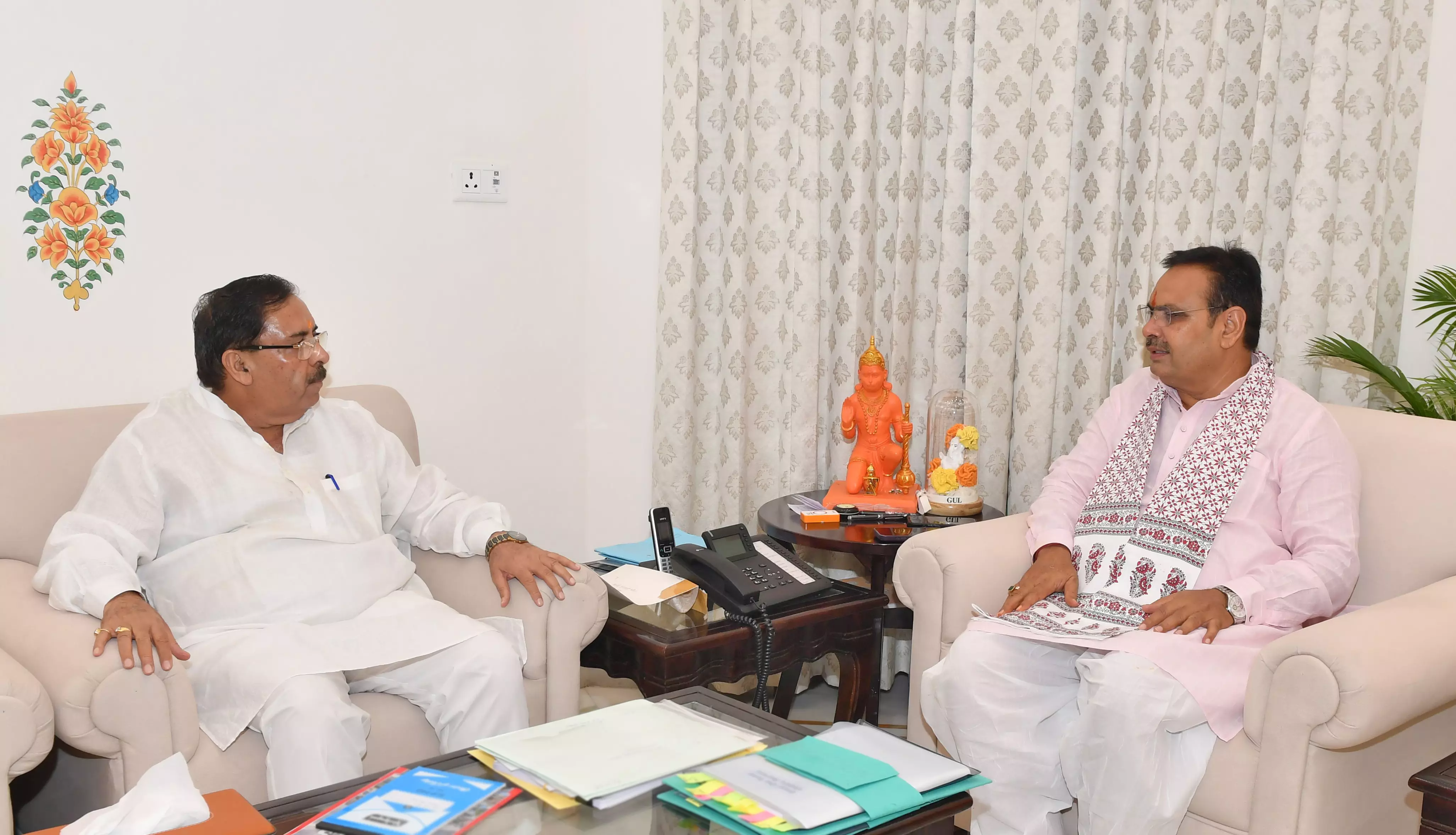 Jaipur: मुख्यमंत्री से 7वें राज्य वित्त आयोग के नवनियुक्त अध्यक्ष चतुर्वेदी ने की मुलाकात Jaipur: मुख्यमंत्री से 7वें राज्य वित्त आयोग के नवनियुक्त अध्यक्ष चतुर्वेदी ने की मुलाकात