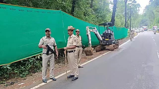 धर्मस्थल सामूहिक दाह संस्कार मामला: SIT द्वारा शवों की तलाश छठे दिन भी जारी धर्मस्थल सामूहिक दाह संस्कार मामला: SIT द्वारा शवों की तलाश छठे दिन भी जारी