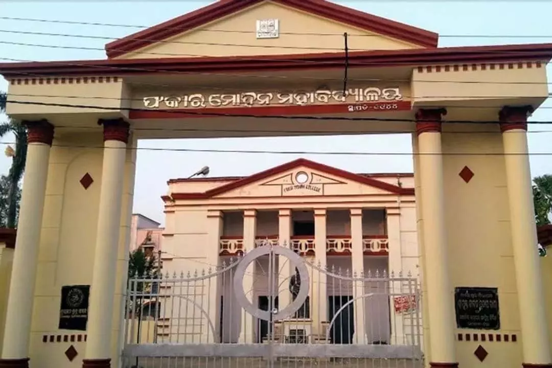 बालासोर FM कॉलेज छात्रा की मौत: CCTV फुटेज में दिखा कि पीड़िता ने खुद को आग लगाने के लिए पेट्रोल खरीदा था बालासोर FM कॉलेज छात्रा की मौत: CCTV फुटेज में दिखा कि पीड़िता ने खुद को आग लगाने के लिए पेट्रोल खरीदा था