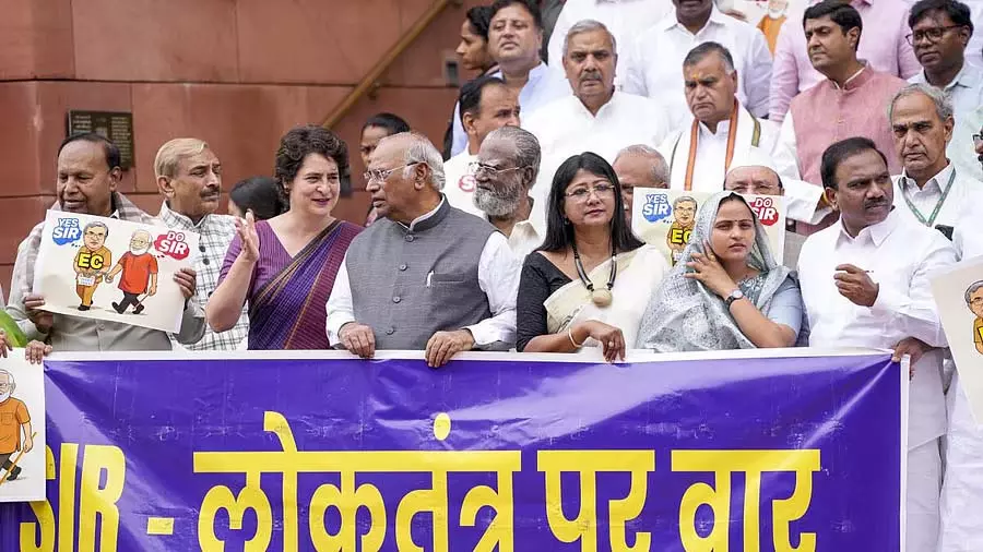 Karnataka: कांग्रेस ने चुनावी धोखाधड़ी के खिलाफ राहुल गांधी का विरोध प्रदर्शन 8 अगस्त तक स्थगित कर दिया Karnataka: कांग्रेस ने चुनावी धोखाधड़ी के खिलाफ राहुल गांधी का विरोध प्रदर्शन 8 अगस्त तक स्थगित कर दिया