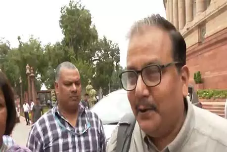 मनोज झा ने बिहार मतदाता सूची संशोधन पर उठाए सवाल: “कुछ छिपा हुआ है?” मनोज झा ने बिहार मतदाता सूची संशोधन पर उठाए सवाल: “कुछ छिपा हुआ है?”