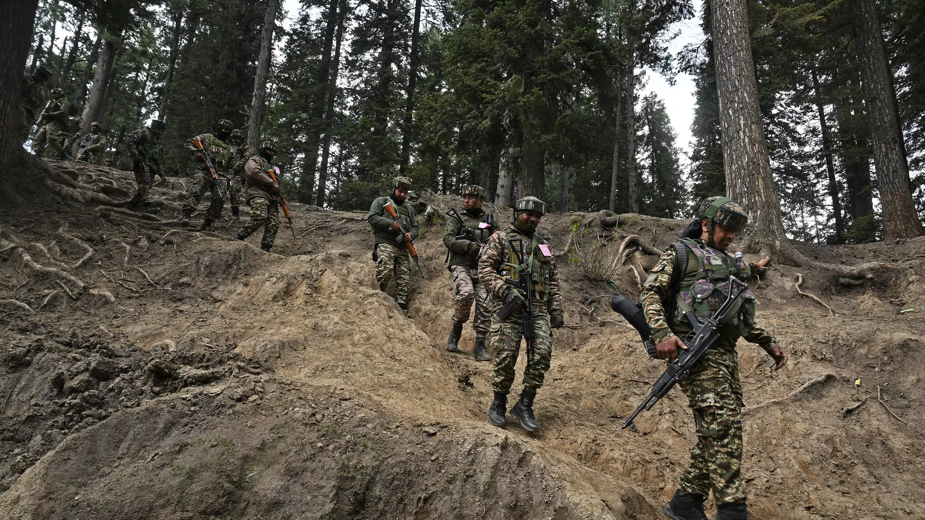 Srinagar: पहलगाम हमले के आतंकी निकले पाकिस्तानी Srinagar: पहलगाम हमले के आतंकी निकले पाकिस्तानी