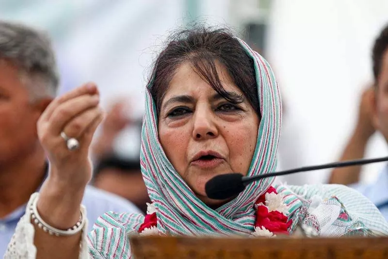 Jammu: एयरलाइन कर्मचारियों पर हमला करने वाले सैन्य अधिकारी के खिलाफ कार्रवाई की मांग Jammu: एयरलाइन कर्मचारियों पर हमला करने वाले सैन्य अधिकारी के खिलाफ कार्रवाई की मांग