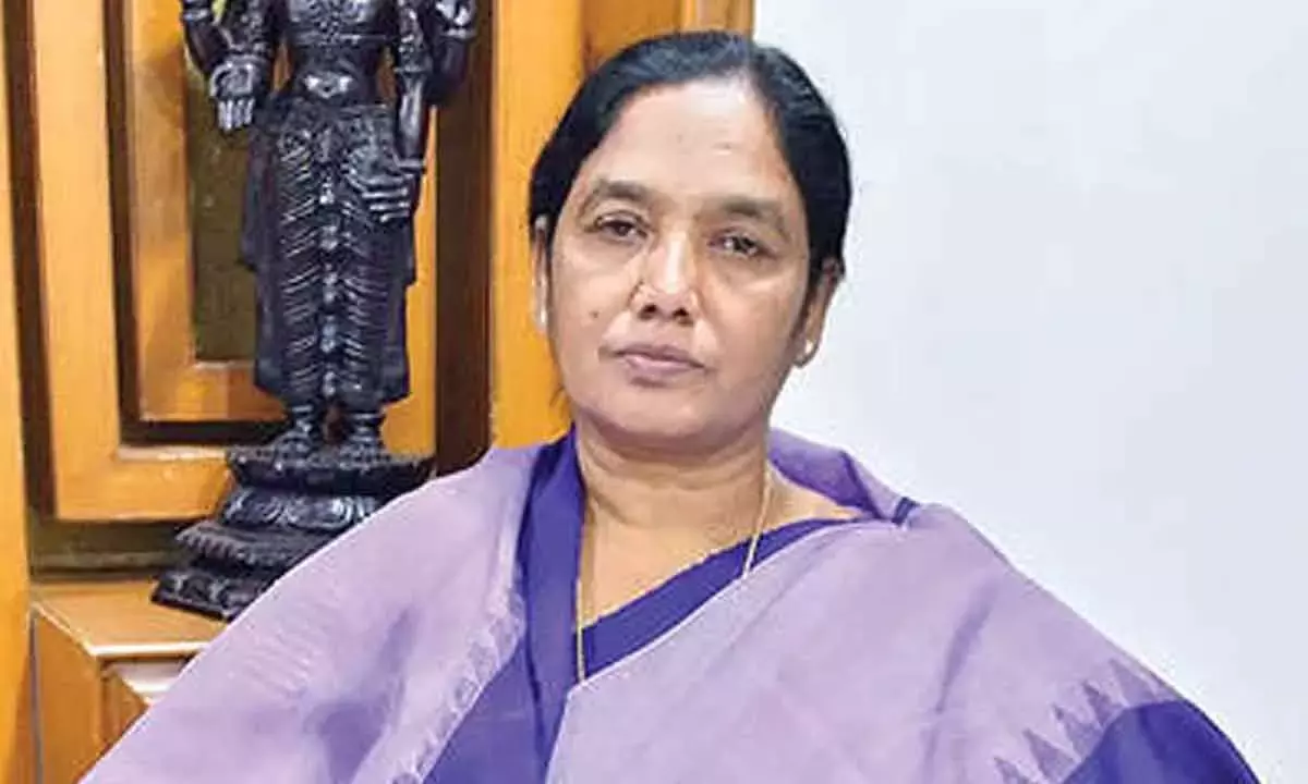 Andhra: सुनीता ने भड़काऊ टिप्पणी के लिए प्रकाश रेड्डी की आलोचना की Andhra: सुनीता ने भड़काऊ टिप्पणी के लिए प्रकाश रेड्डी की आलोचना की