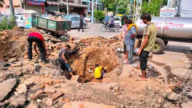 Ludhiana में भारी बारिश ने शहरी इलाकों में बुनियादी ढांचे की खामियों को उजागर किया Ludhiana में भारी बारिश ने शहरी इलाकों में बुनियादी ढांचे की खामियों को उजागर किया