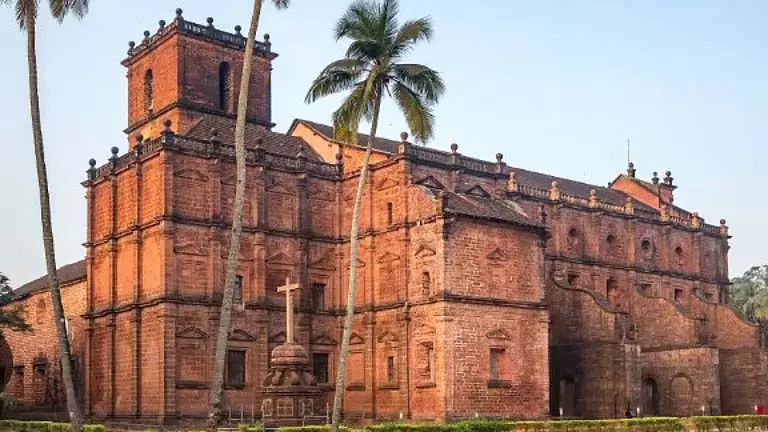 बेसिलिका के पास मिले तोप के गोले ने Goa पर्यटन परियोजना पर पुनर्विचार को प्रेरित किया बेसिलिका के पास मिले तोप के गोले ने Goa पर्यटन परियोजना पर पुनर्विचार को प्रेरित किया