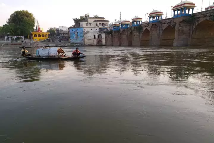 Jaunpur: केराकत क्षेत्र में गोमती का पानी बढ़कर चेतावनी स्तर पर पहुँचा Jaunpur: केराकत क्षेत्र में गोमती का पानी बढ़कर चेतावनी स्तर पर पहुँचा