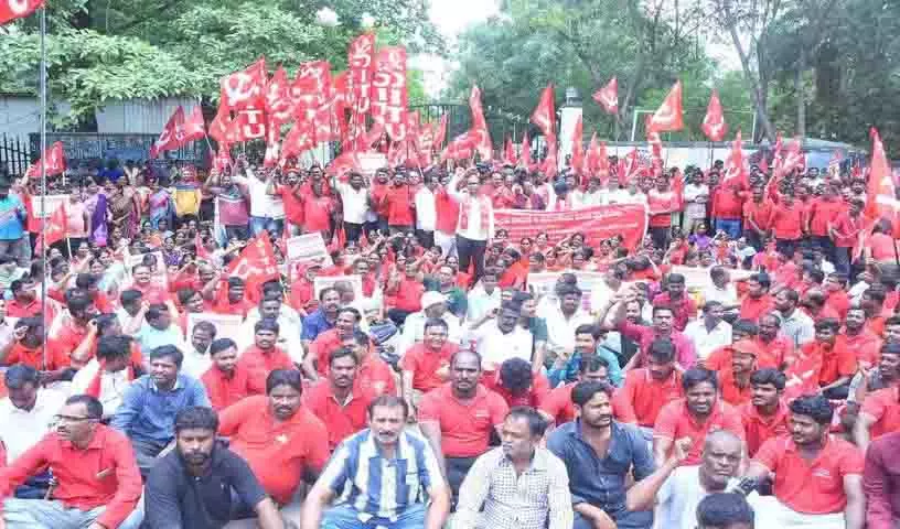 CITU ने सिगाची विस्फोट पीड़ितों के परिवारों के लिए एकमुश्त पूर्ण अनुग्रह राशि की मांग की CITU ने सिगाची विस्फोट पीड़ितों के परिवारों के लिए एकमुश्त पूर्ण अनुग्रह राशि की मांग की