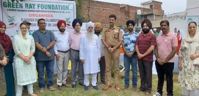 Jammu: ग्रीन रे फाउंडेशन ने पर्यावरण जागरूकता कार्यक्रम का आयोजन किया Jammu: ग्रीन रे फाउंडेशन ने पर्यावरण जागरूकता कार्यक्रम का आयोजन किया