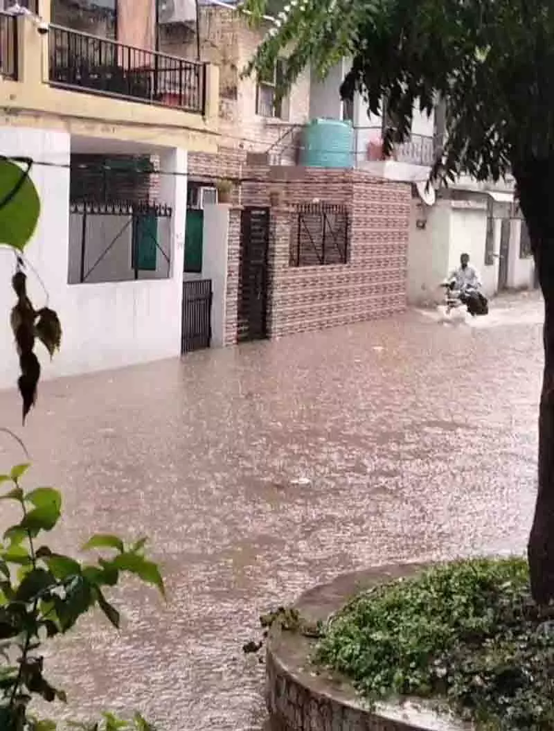 Chandigarh, मोहाली में भारी बारिश Chandigarh, मोहाली में भारी बारिश