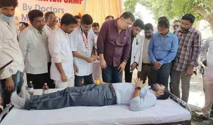 कोठागुडेम कलेक्टर ने Manuguru में रक्त भंडारण केंद्र का उद्घाटन किया, रक्तदान किया कोठागुडेम कलेक्टर ने Manuguru में रक्त भंडारण केंद्र का उद्घाटन किया, रक्तदान किया