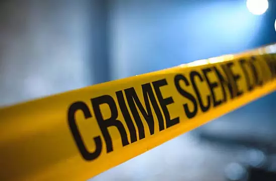 सड़क के किनारे गला कटा हुआ एक शव पड़ा हुआ सड़क के किनारे गला कटा हुआ एक शव पड़ा हुआ