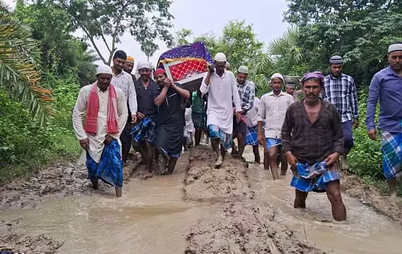 कब्रिस्तान तक घुटनों तक पानी पार करना कब्रिस्तान तक घुटनों तक पानी पार करना