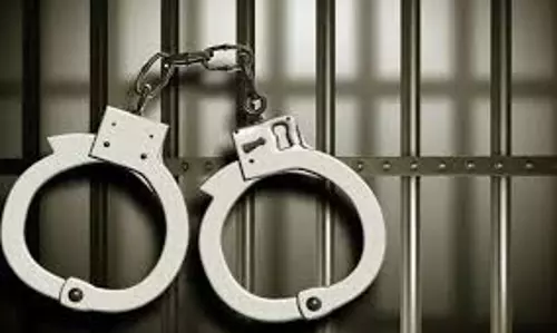 पुष्पा रेस्टोरेंट एंड बार में गुप्त छापेमारी, 56 लोग हिरासत में पुष्पा रेस्टोरेंट एंड बार में गुप्त छापेमारी, 56 लोग हिरासत में