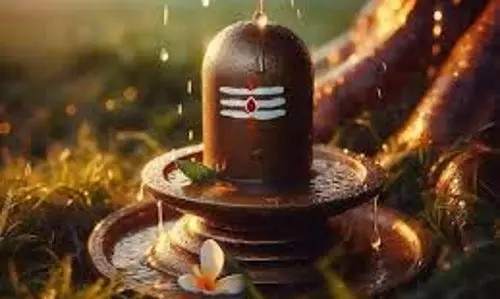 धर्म: सावन के आखिरी सोमवार पर आज बन रहे हैं ये 4 शुभ योग, ऐसे करें भगवान शिव की पूजा धर्म: सावन के आखिरी सोमवार पर आज बन रहे हैं ये 4 शुभ योग, ऐसे करें भगवान शिव की पूजा