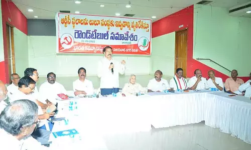 CPI ने APSRTC की जमीन लुलु समूह को हस्तांतरित करने के विरोध का समर्थन किया CPI ने APSRTC की जमीन लुलु समूह को हस्तांतरित करने के विरोध का समर्थन किया