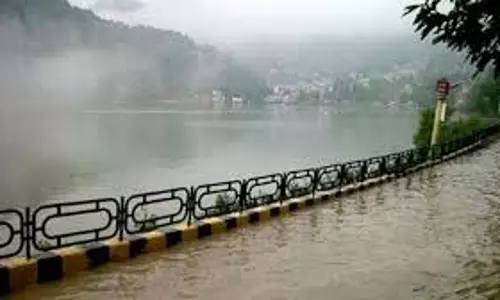 भारी बारिश से जनजीवन प्रभावित, नैनीताल के सभी स्कूल सोमवार को बंद भारी बारिश से जनजीवन प्रभावित, नैनीताल के सभी स्कूल सोमवार को बंद