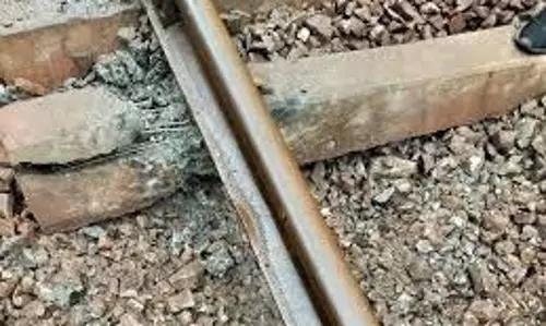 Jharkhand:  नक्सलियों ने उड़ाया ट्रैक,   बाधित रही रेल सेवा