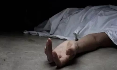 Telangana में खराब शैक्षणिक प्रदर्शन के कारण 16 वर्षीय छात्र ने आत्महत्या कर ली Telangana में खराब शैक्षणिक प्रदर्शन के कारण 16 वर्षीय छात्र ने आत्महत्या कर ली